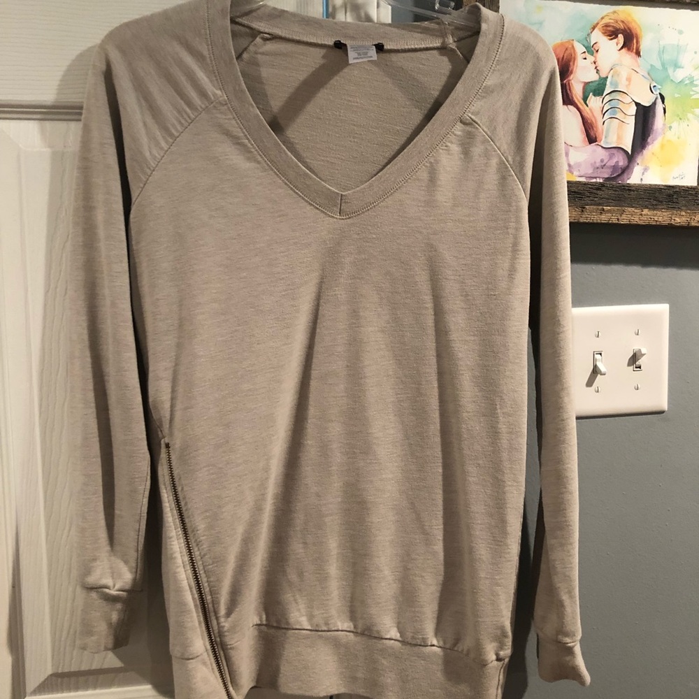 V neck sweater with zippe🥑🥑🥑